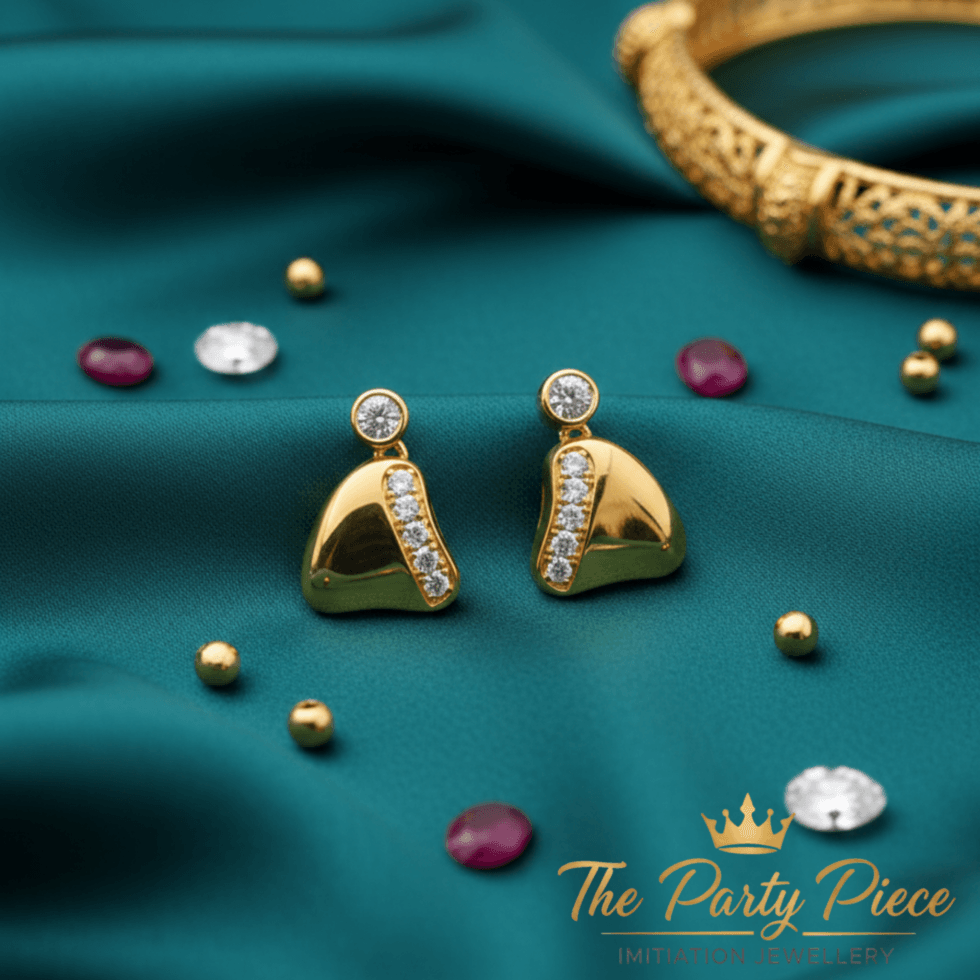 Sculpted Diamond Fluid Drop with white background 300rs By The Party Piece Brand